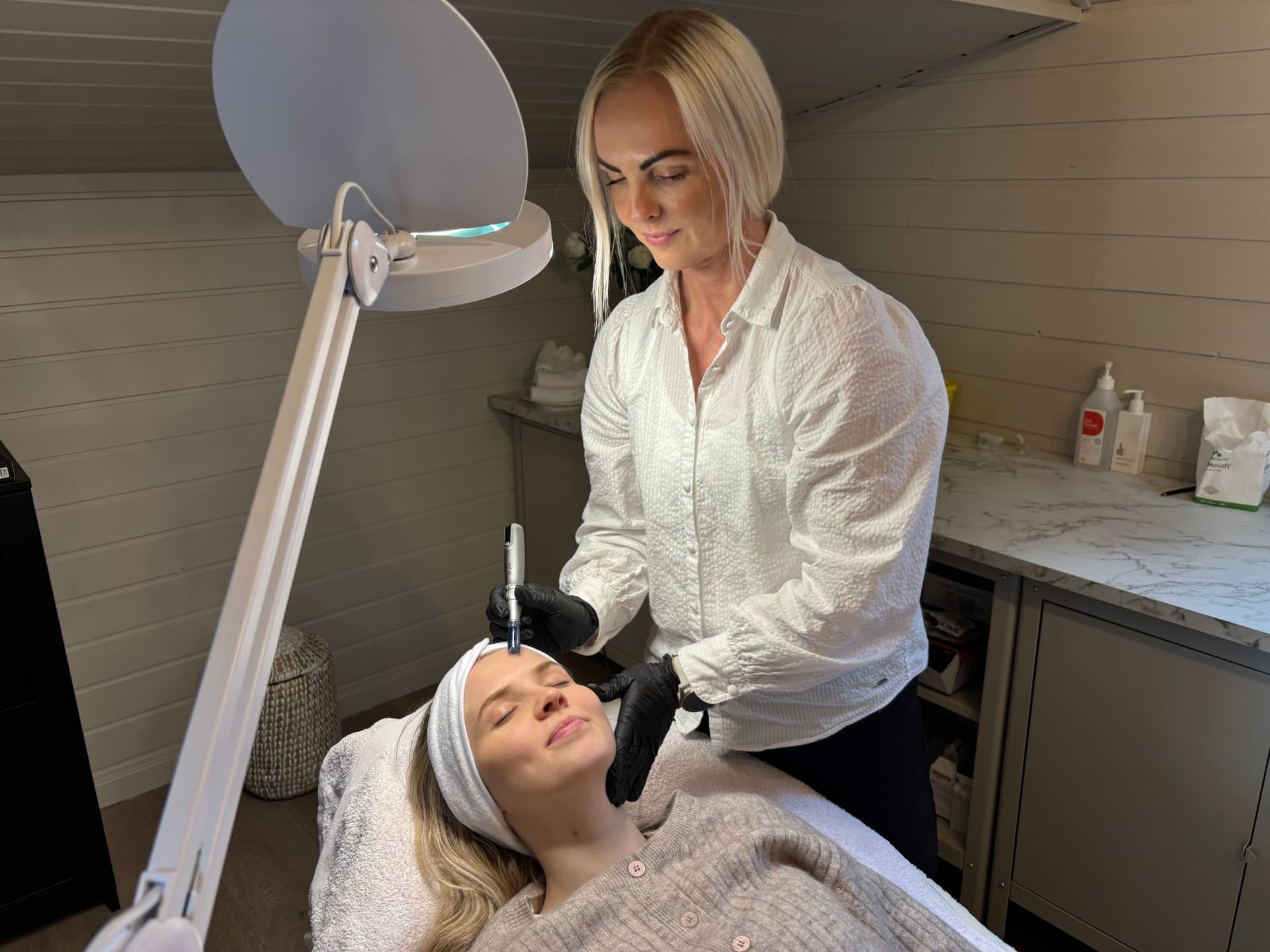 Microneedlingbehandling hos L Estetisk Klinikk